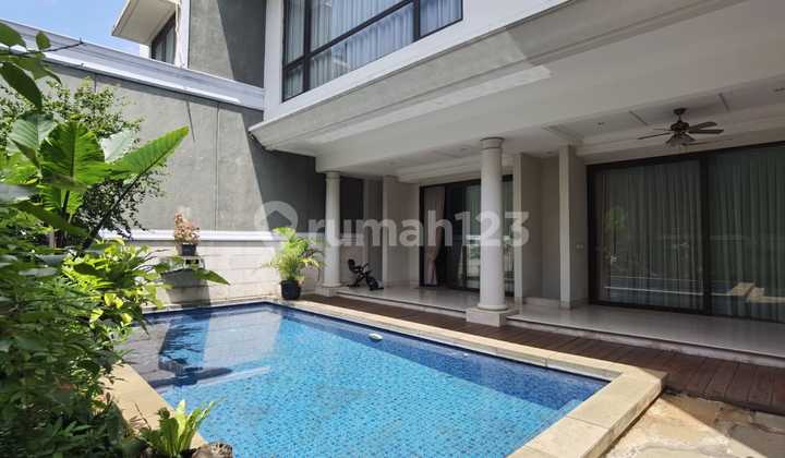Rumah mewah dg pool 2 lantai di Pakubuwono jakarta selatan