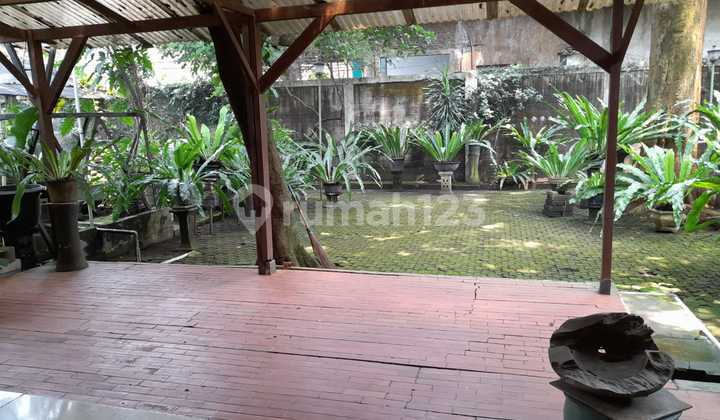 dijual Rumah luas pinggir jalan raya..cocok untuk usaha di wr supratman Kampung Utan 