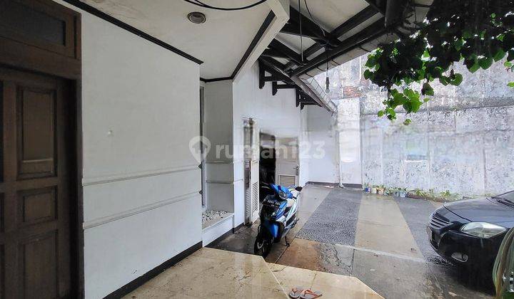 Dijual Cepat harga dibawah njop  Rumah dg pool Dan halaman luas di Pondok Indah 2