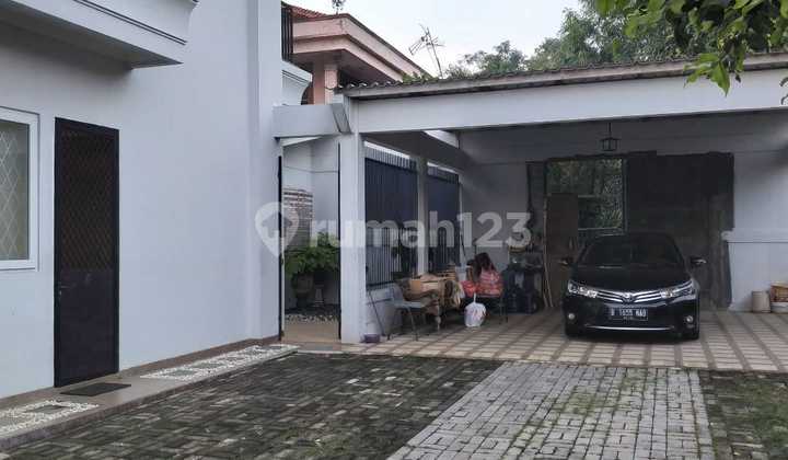 Good 2-Story House Ready to Live In With Large Yard