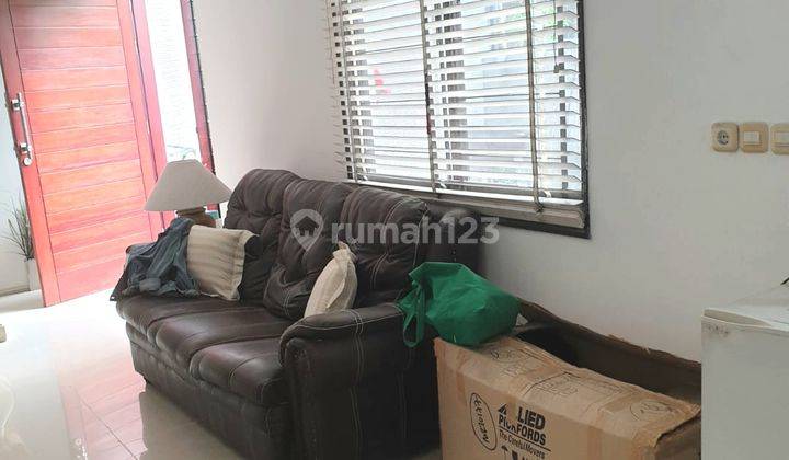 Rumah Town House Exclusive di Tomang Furnished 2