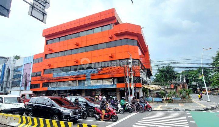 Disewakan Gedung Komersial 4 Lantai di Hook Hadap Jalan Raya Suryopranoto 1