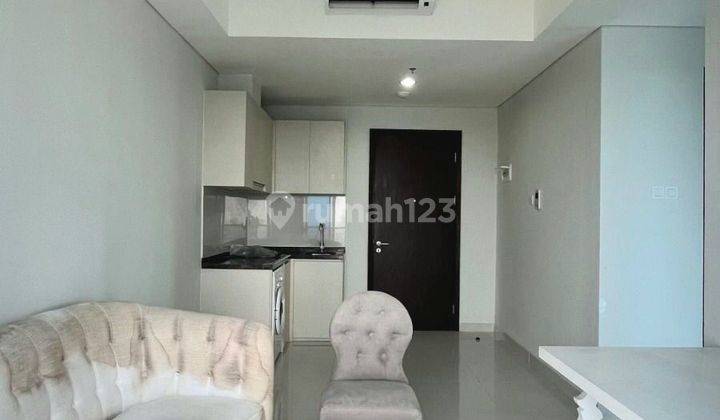 Apartment Puri Mansion 3BR Semi Furnished Lantai Tinggi Siap Huni 2