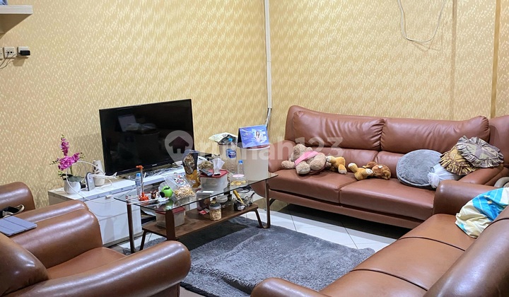 Ready-to-Use Exclusive 4-Story Ruko in Taman Palem Lestari Raya Ready-to-Use Exclusive 4-Story Ruko in Taman Palem Lestari Raya