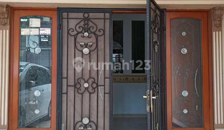 For Rent: Tanjung Duren West Jakarta House, Suitable for Workshop