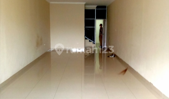 3.5 Storey Shop House on Kembangan Raya, Type 4X22, Land Area 88 sqm, Building Area 60 sqm, Non-Furnished 2