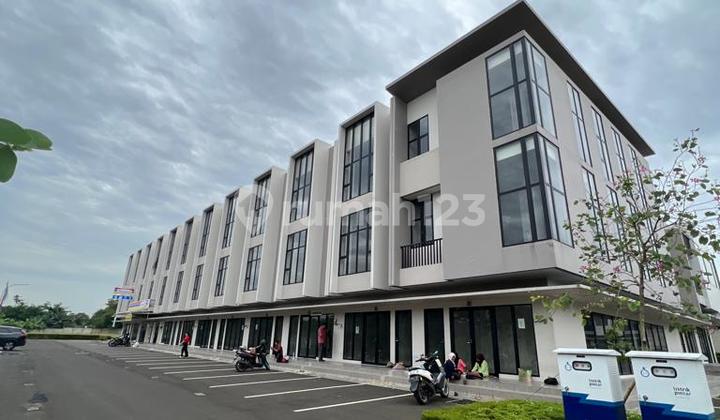 3-Storey Ruko Gravitas 02 Lavon City, Type 5X17, Land Area/Building Area 85/244 M2, Non Furnished 2