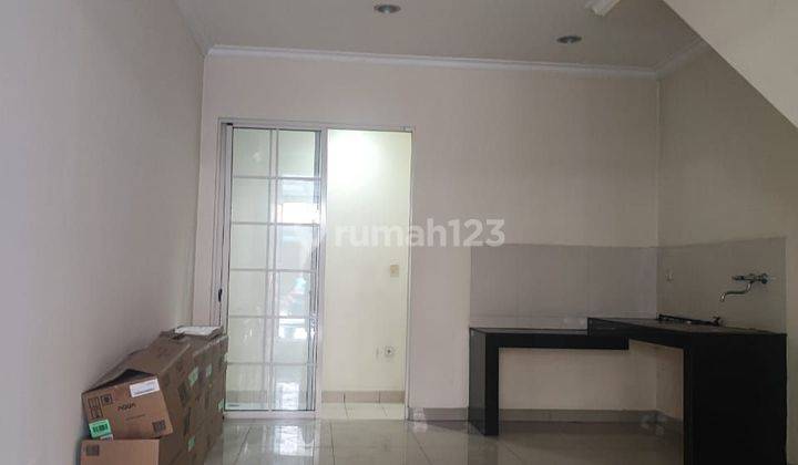 Disewa Rumah 2 Lantai Bagus Green Lake City Jakarta Barat 2