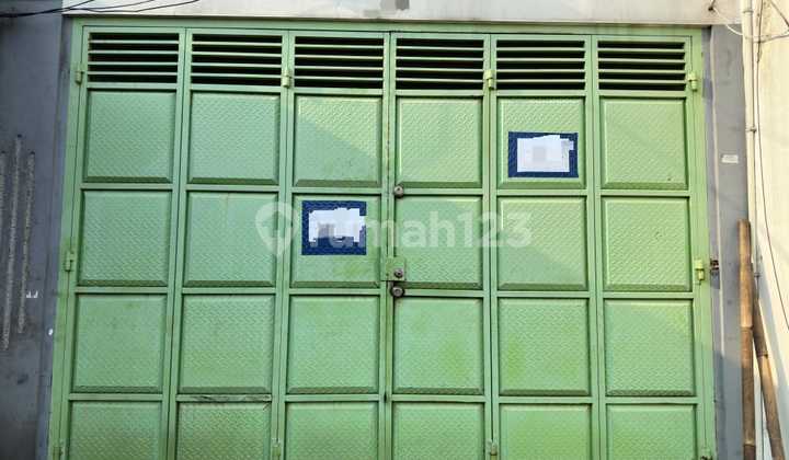 3-Story Shop House for Rent in Pinang Kunciran Tangerang 5x11