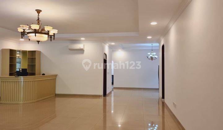 Rumah bergaya Klasik di Permata Hijau Jakarta Selatan 9