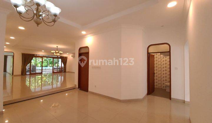 Rumah bergaya Klasik di Permata Hijau Jakarta Selatan 12