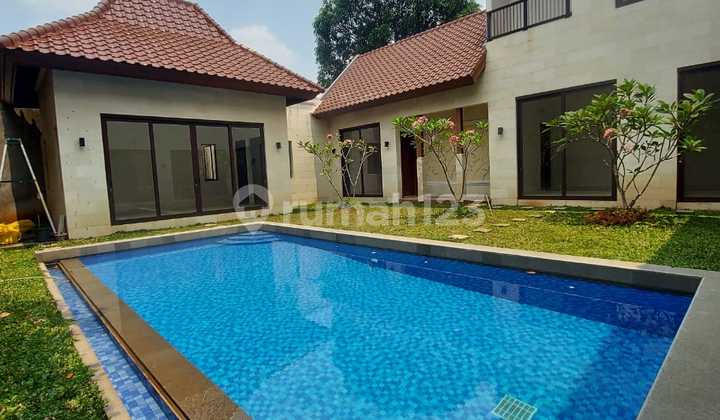 Rumah Bergaya Bali di Pejaten Jakarta Selatan Rumah Bergaya Bali di Pejaten Jakarta Selatan