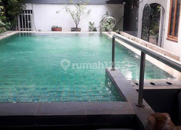 Rumah lama Siap Huni di Menteng  1