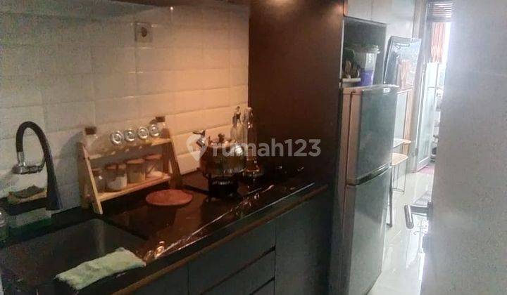 Apartemen studio dengan furnished Apartemen 6