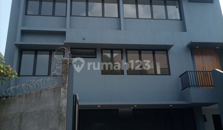 Rumah Baru di Kemang Jakarta Selatan 