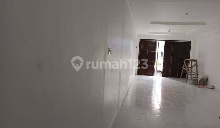 3-Story Shop House on Jalan Ahmad Yani Serang, Strategically Located