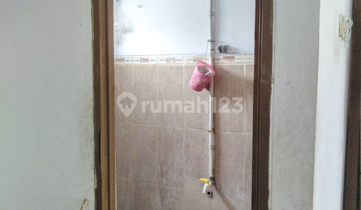 Ruko 2 Lantai Taman Sari Dilalui Banyak Kendaraan 5