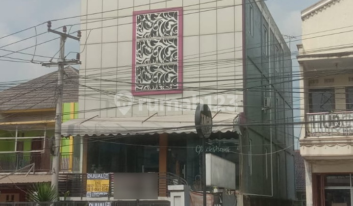 4-Storey Shop House on Main Road Serdang, Suitable for Business 4-Storey Shop House on Main Road Serdang, Suitable for Business