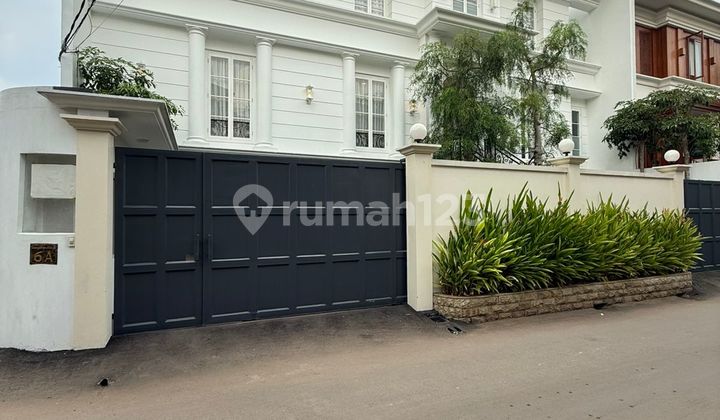 Jual Rumah Mewah Brand New 3 Lantai Furnished Siap Huni di Kemang Dalam Jakarta Selatan