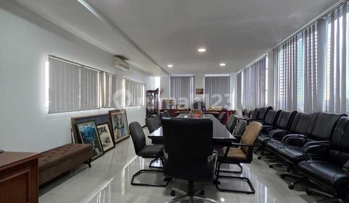 Gedung Super Strategis 5 Lantai Siap Pakai di Palmerah Jakarta Barat