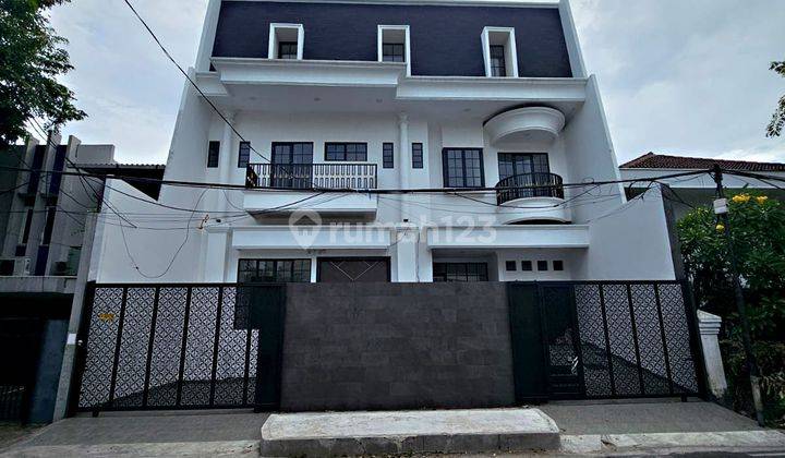 Jual Rumah Mewah Baru Strategis 3 Lantai Siap Huni Di Tomang Jakarta Barat 1