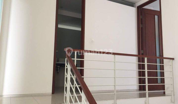 Rumah Cantik di Residences 28, Jalan Panjang, Jakarta Barat. 3 Lantai HGB Furnish Bagus, Harga OK  13