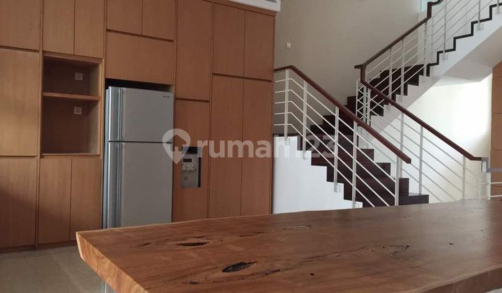 Rumah Cantik di Residences 28, Jalan Panjang, Jakarta Barat. 3 Lantai HGB Furnish Bagus, Harga OK  18