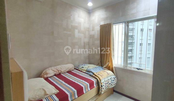 Royal Mediterania Garden 2 Kamar Tidur Furnished Bagus Lantai Rendah View kolam Harga Ok