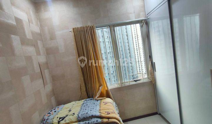 Royal Mediterania Garden 2 Kamar Tidur Furnished Bagus Lantai Rendah View kolam Harga Ok