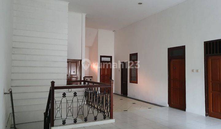 Rumah 2 lantai,murah,banyak kamar,Row jalan 3 mobil,dekat ubaya,Surabaya Selatan 2