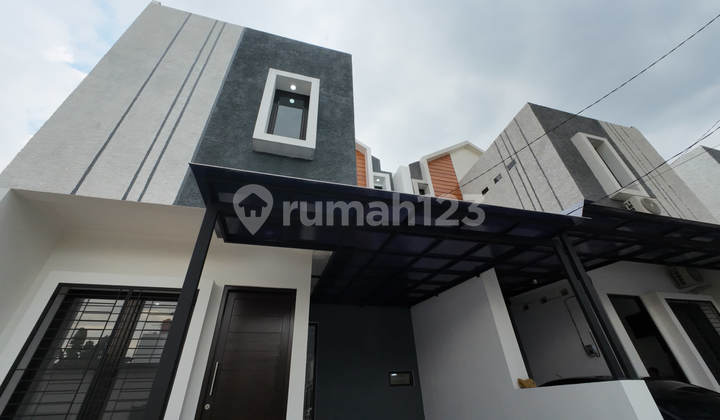 Tinggal di Jatiasih, Serasa di Pusat Kuliner! Rumah ini Selangkah dari KFC, McD, Cipto Market, serta Akses Tol Jatiasih & Jatiwarna. Hunian Eksklusif 2 Lantai yang Mendukung Gaya Hidup Aktif Keluarga Anda. 1