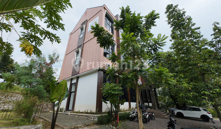 MILIKI RUKOST DESIGN ICONIC BERGAYA INGGRIS, Investasi Properti Anti Galau, Okupansi Tinggi, Dekat Kampus IPB Bogor, Developer Sukses dengan 11 Tower Apartkost sebelumnya, Permintaan kost tak pernah sepi, Saatnya punya aset paling PROSPEKTIF! 