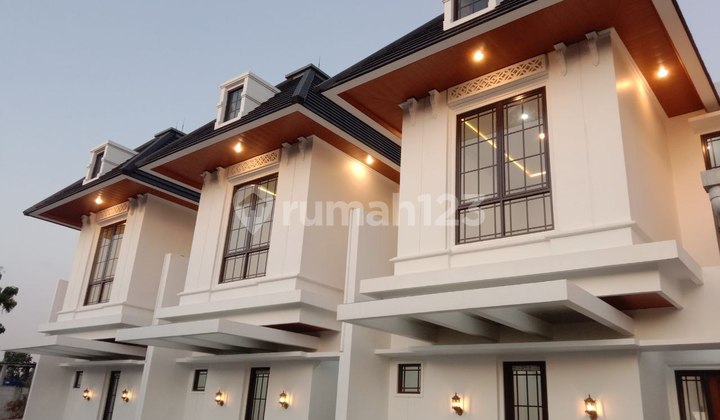 Bored with Standard House Designs? Discover maximum comfort and privacy in this 2-story Townhouse. Premium building specifications with Vintage Classic design, strategic location, close to 2 Toll Gates: Jatiasih and Jatiwarna. 1