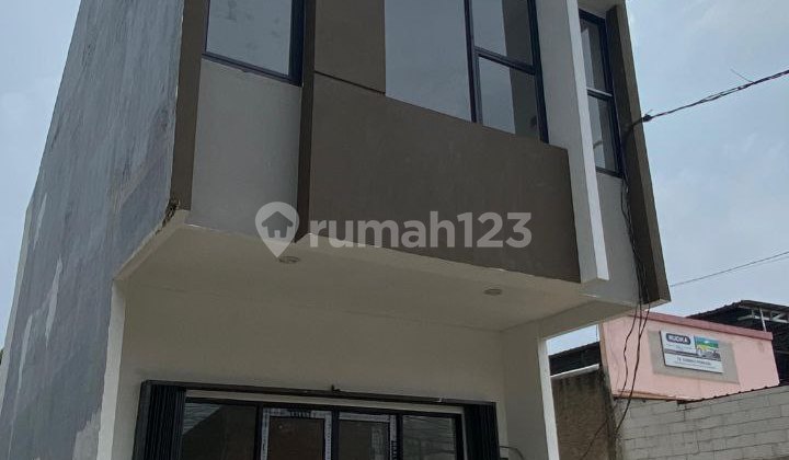 Ruko 2 Lantai Siap Huni di Kawasan Padat Penduduk Mustika Jaya! Cocok untuk kantor, klinik, atau minimarket Anda. Akses mudah ke Tol JORR dan kawasan Perumahan. Posisikan bisnis Anda di titik paling menguntungkan!