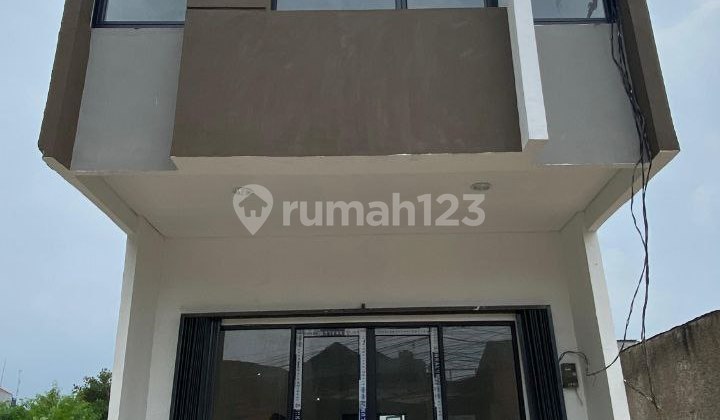 Ruko 2 Lantai Siap Huni di Kawasan Padat Penduduk Mustika Jaya! Cocok untuk kantor, klinik, atau minimarket Anda. Akses mudah ke Tol JORR dan kawasan Perumahan. Posisikan bisnis Anda di titik paling menguntungkan!