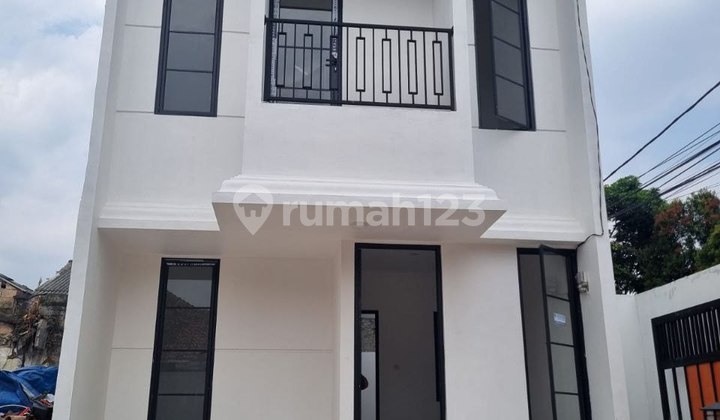 A 2-story house in Depok, strategic location only 7 minutes to the KRL station.