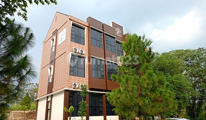 RUKOST DENGAN GAYA ISTANA INGGRIS! Desain Arsitektur Tudor Style Pertama di Dramaga, Kamar Premium sudah Full Furnished di Ring 1 Kampus IPB Bogor, Kualitas Bangunan  Premium dan Pengelolaan Profesional