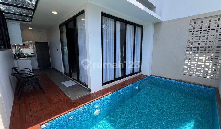 rumah 2 lantai full furnished  design premium bonus kolam renang caport 2 mobil 