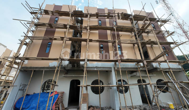 Pilih Investasi Cerdas! Bukan Sekadar Rukost, Tapi SMART EDULIVING, Konsep Rukost terintegrasi yang menjamin Okupansi Tinggi, Ada Edupartment, Commercial Area, dan lingkungan belajar kondusif. Investasi yang mengedepankan Kualitas Hidup Penyewa!