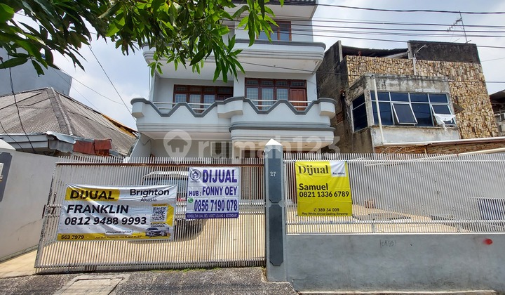 Beautiful 3-Story House in Krukut