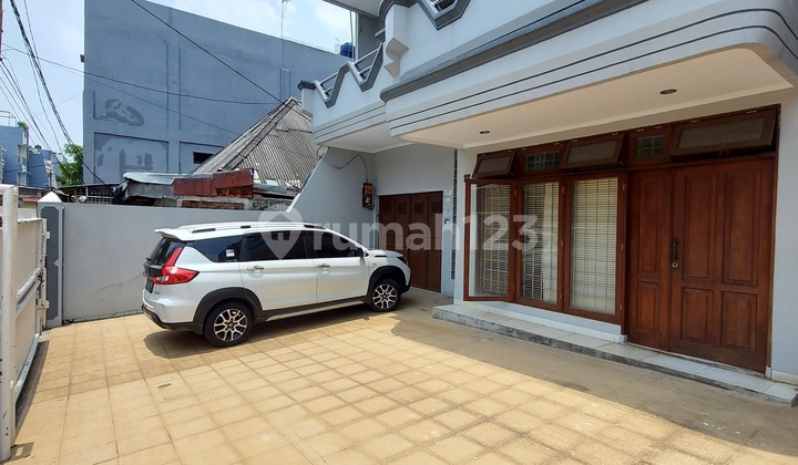 Rumah Cantik 3 Lantai Di Krukut 2