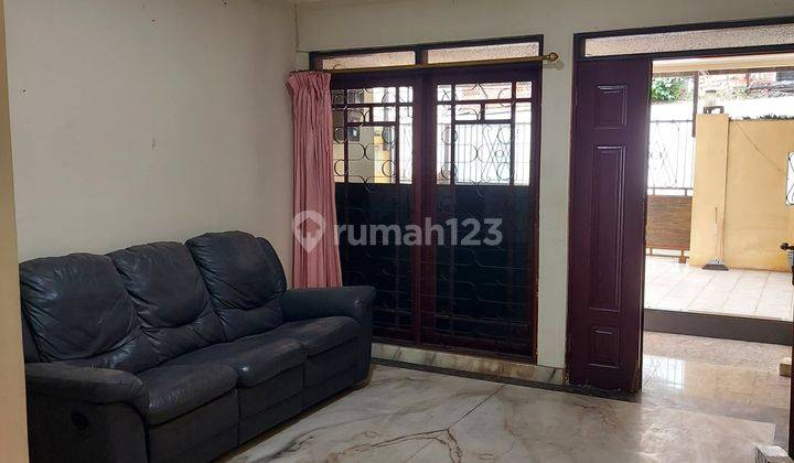 Dijual Murah Rumah 2 Lantai, Lokasi Strategis!! 1