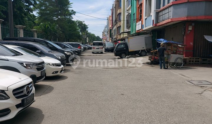 Ruko Gandeng 4 Lantai Hadap Jalan Raya Ruko Gandeng 4 Lantai Hadap Jalan Raya