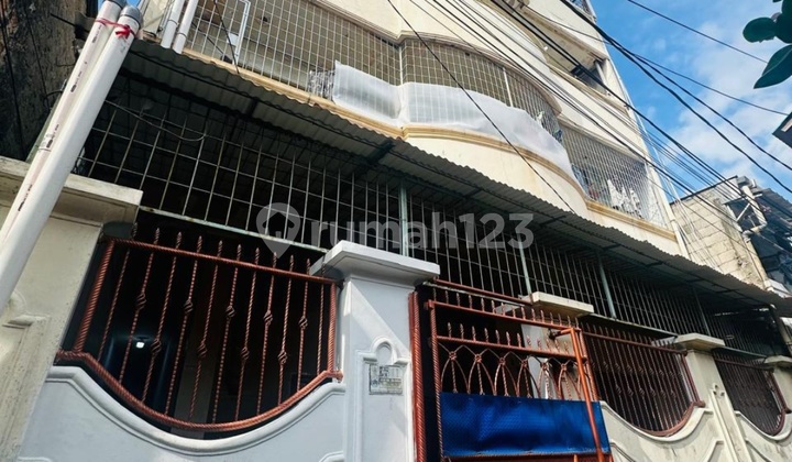 4.5-Story House Suitable for Convection in Jemb. Besi 1