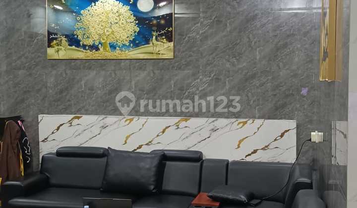 Rumah Cantik Minimalis Modern 3 Lantai Full 2