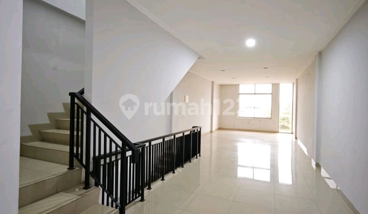 Ready-to-Use Shop House for Rent, Street-Facing 2