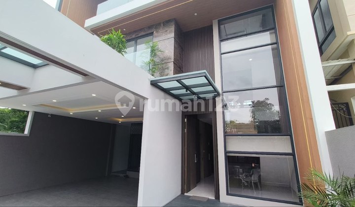 Rumah Mewah Citraland Punya Private Lift Surabaya Barat