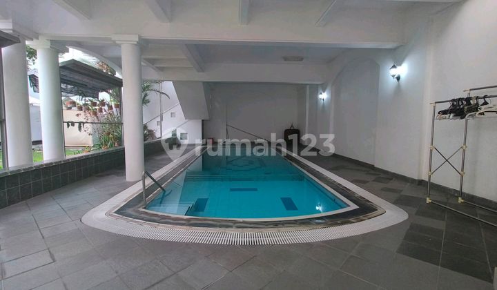 Rumah Ada Pool Di Raya Boulevard Galaxy Bumi Permai Surabaya