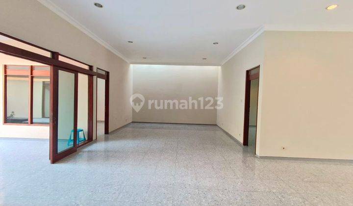 Rumah 2 Lantai Sudah Renovasi SHM di Manyar Kartika, Surabaya 2