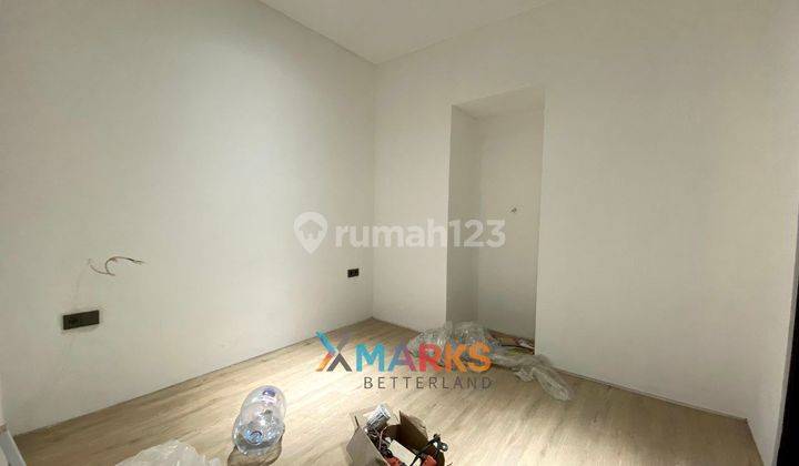 Rumah 2 Lantai Baru Unfurnished HGB di Citraland, Surabaya 2